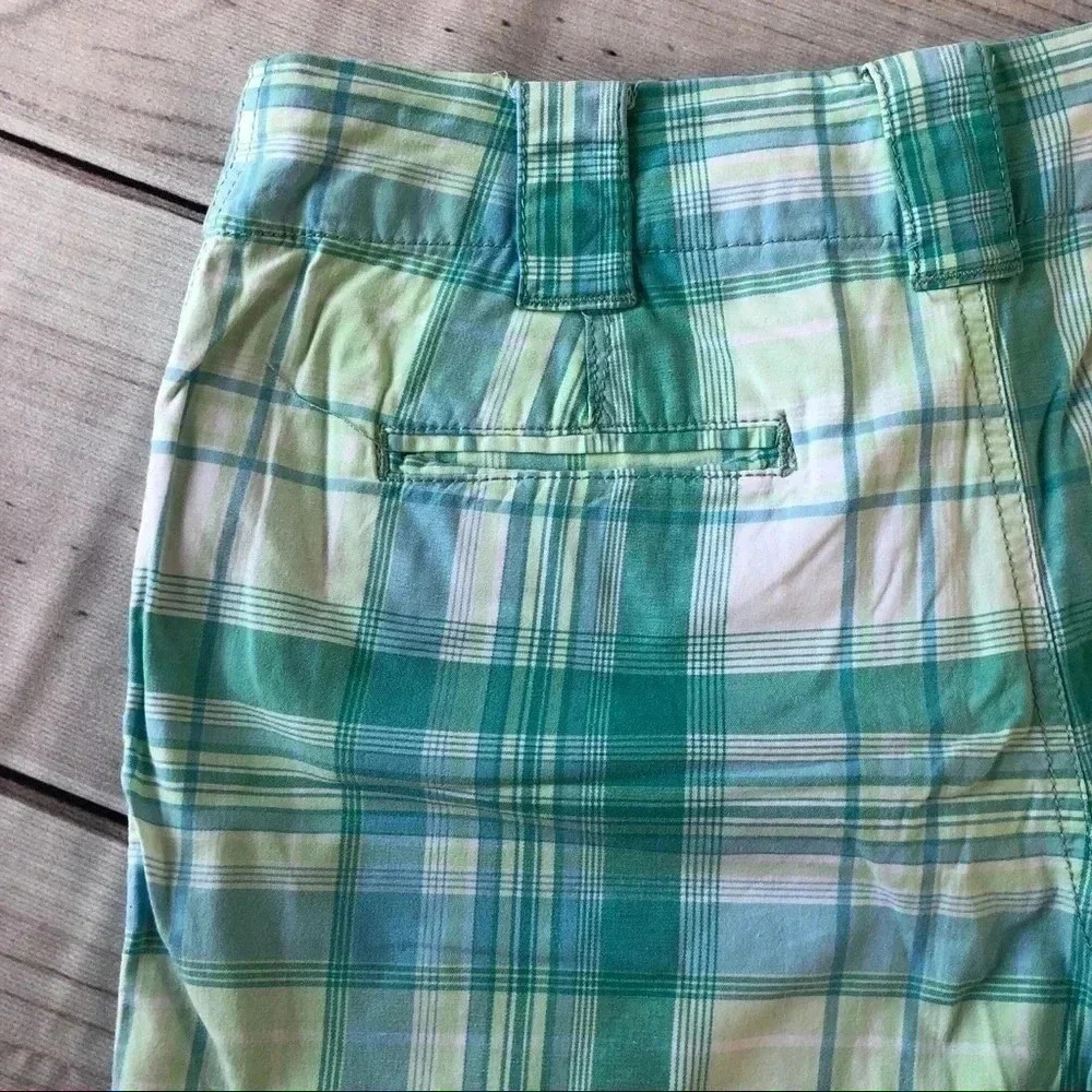 St. John's Bay Plaid Shorts Women 10P Green Teal Petite Stretch Casual Summer - Picture 3 of 13